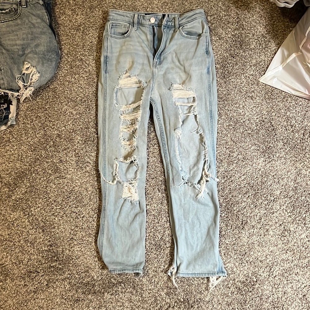Very ripped girls Hollister jeans